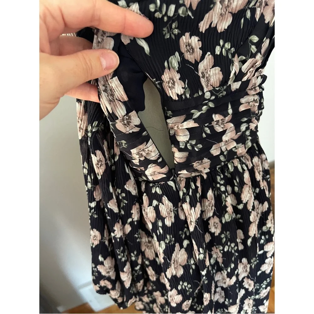 Lulu’s floral dress - Picture 6 of 7